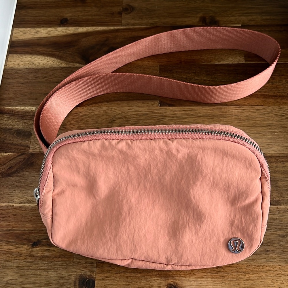 Lulu Lemon Everywhere Belt Bag in Coraly Pink